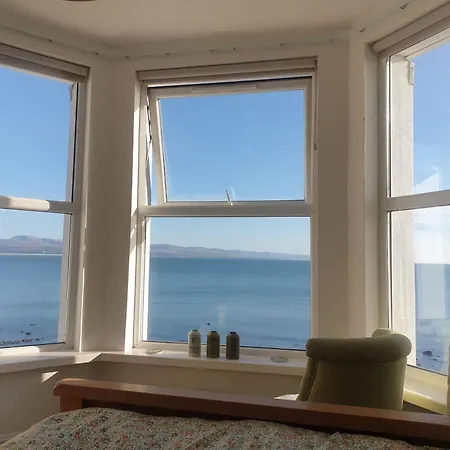 Bay View, Sleeps 18, 7 Bedrooms, 7 Bathrooms, Seafront, Criccieth Exterior photo