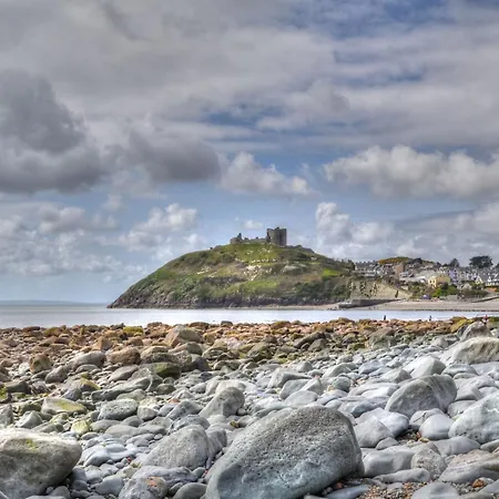 Bay View, Sleeps 18, 7 Bedrooms, 7 Bathrooms, Seafront, Criccieth Exterior photo