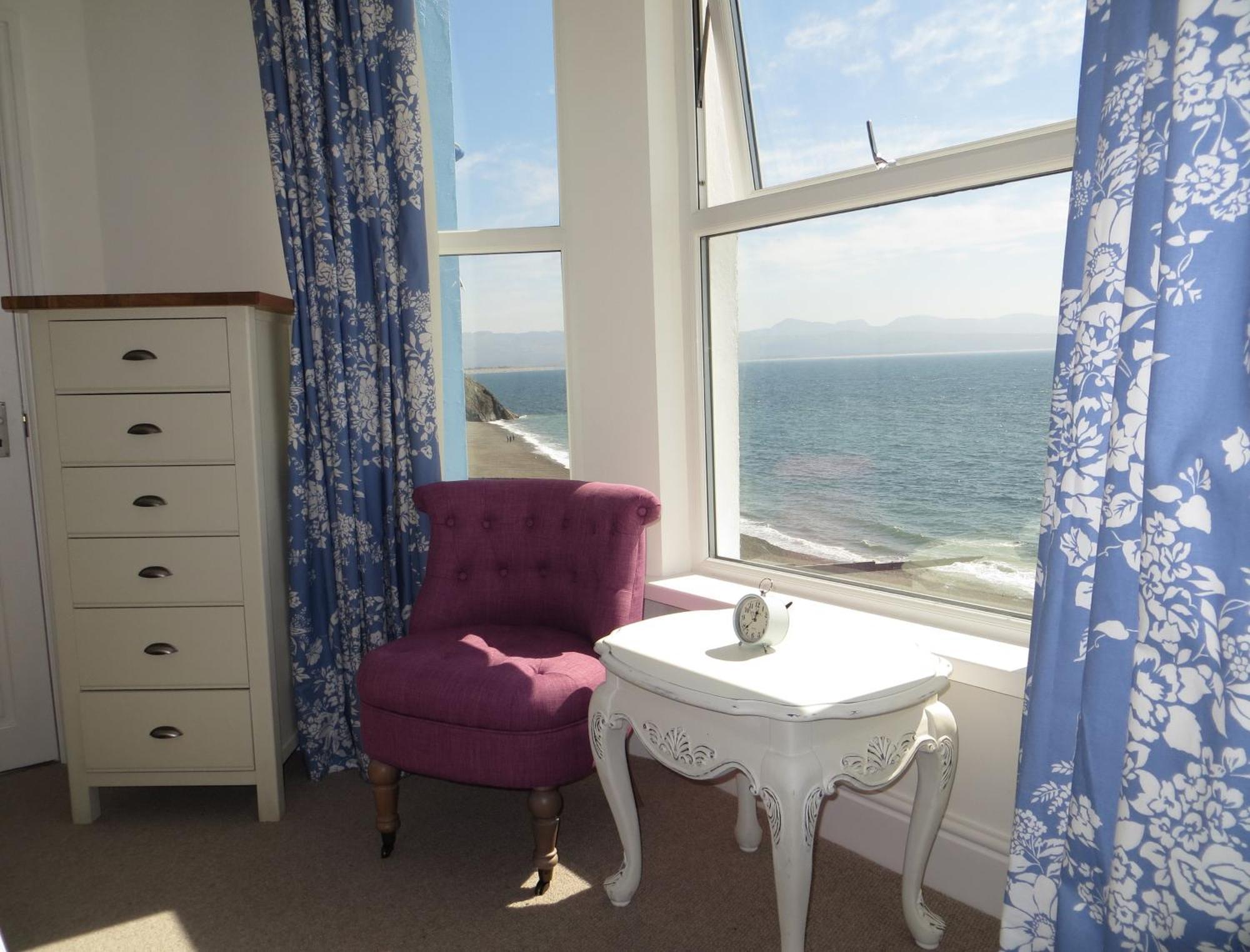 Holiday home Bay View, Sleeps 18, 7 Bedrooms, 7 Bathrooms, Seafront,