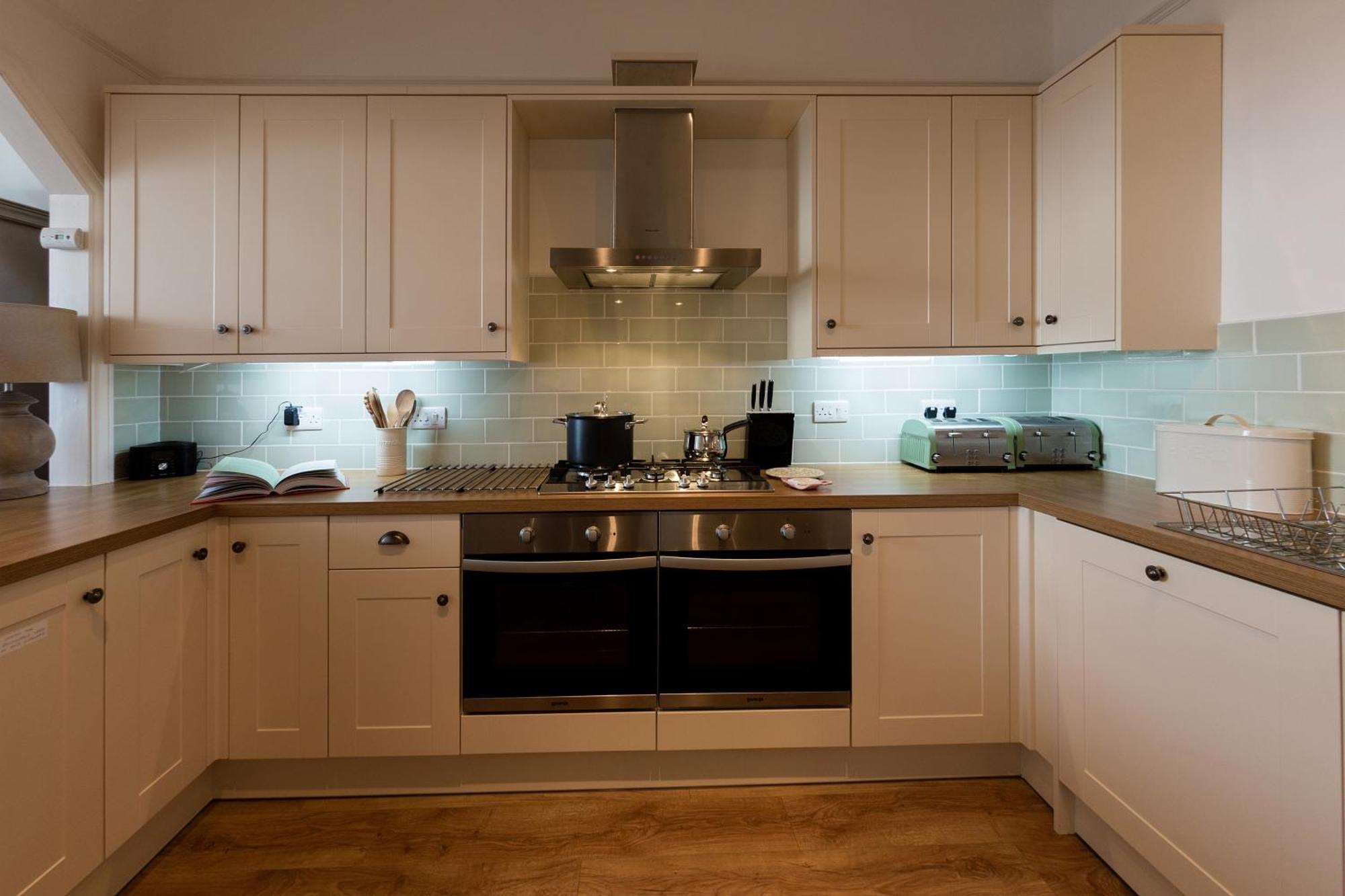Holiday home Bay View, Sleeps 18, 7 Bedrooms, 7 Bathrooms, Seafront,