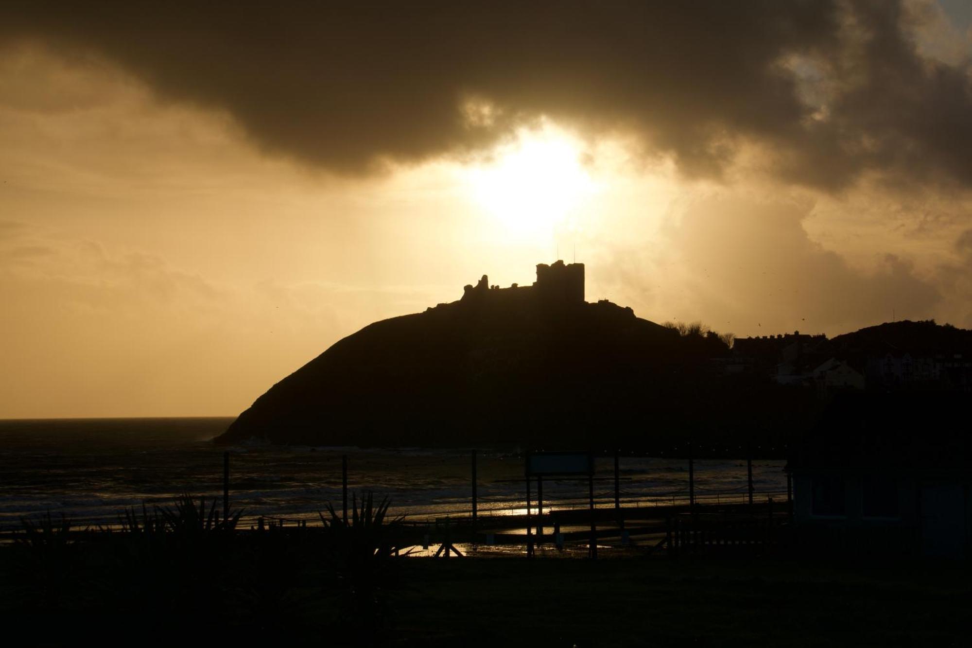 Bay View, Sleeps 18, 7 Bedrooms, 7 Bathrooms, Seafront, *