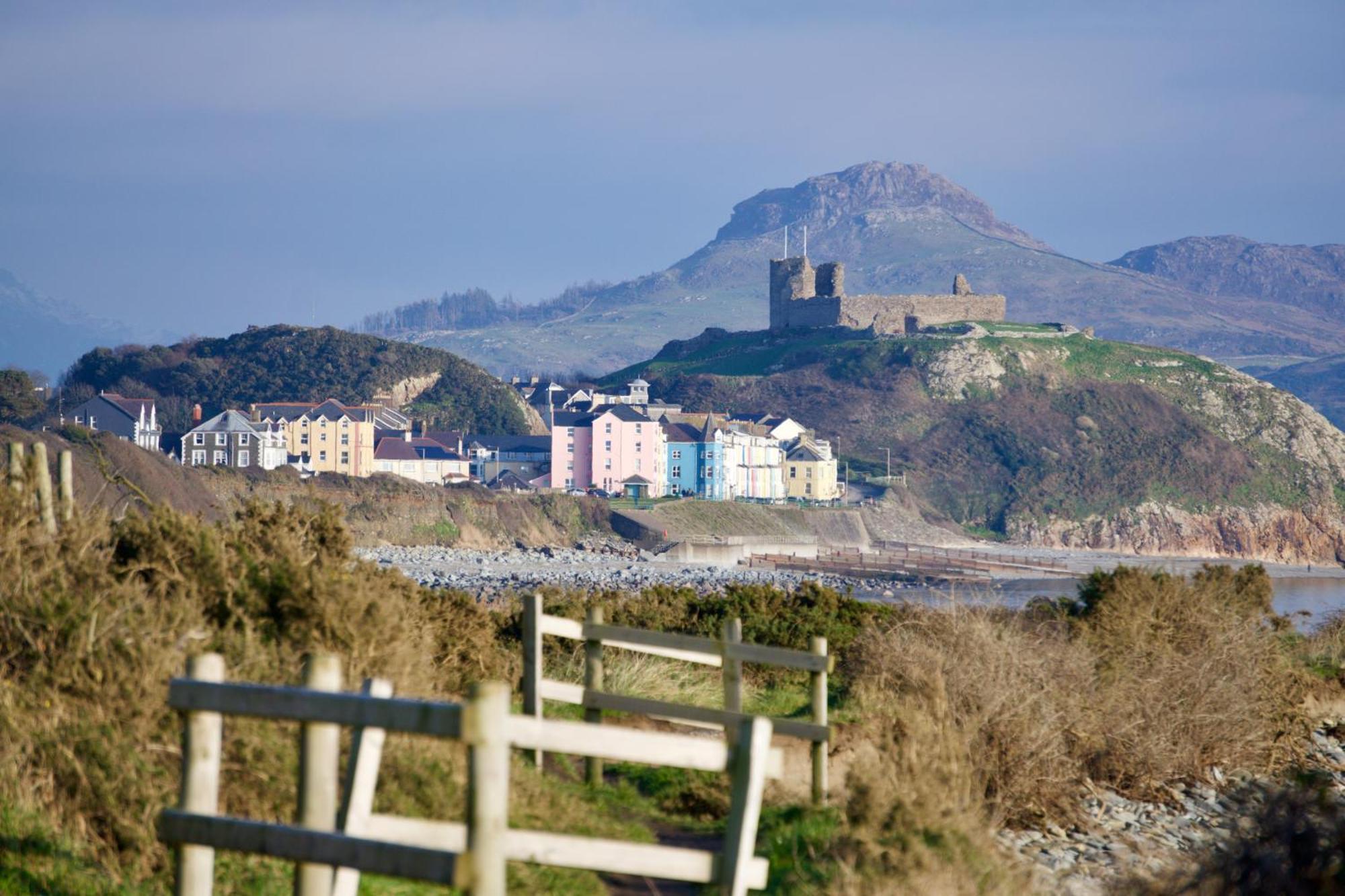 Bay View, Sleeps 18, 7 Bedrooms, 7 Bathrooms, Seafront, Holiday home *