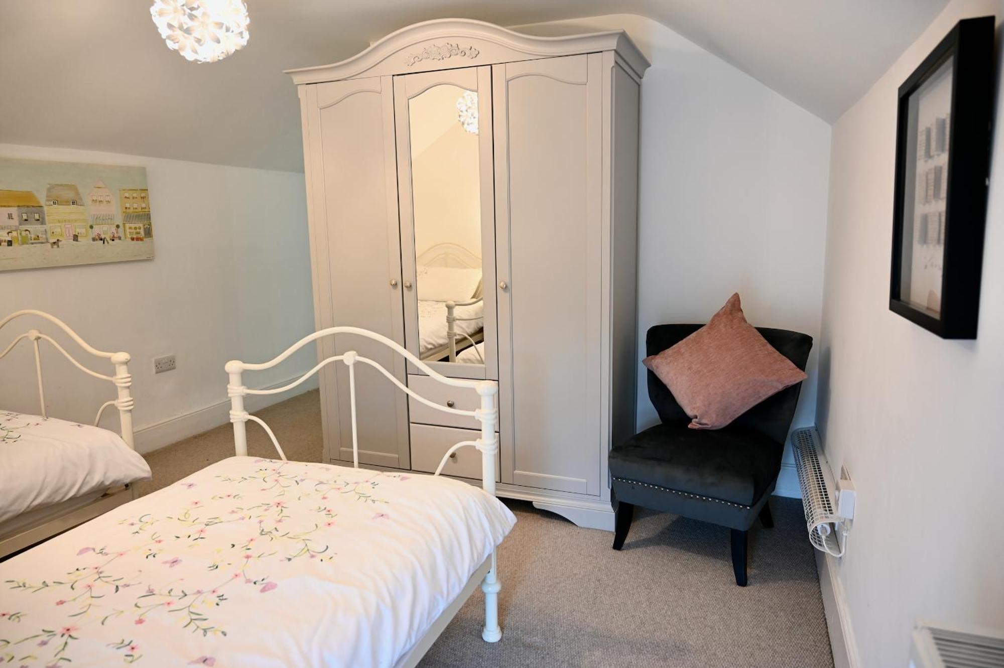 Bay View, Sleeps 18, 7 Bedrooms, 7 Bathrooms, Seafront, Holiday home *