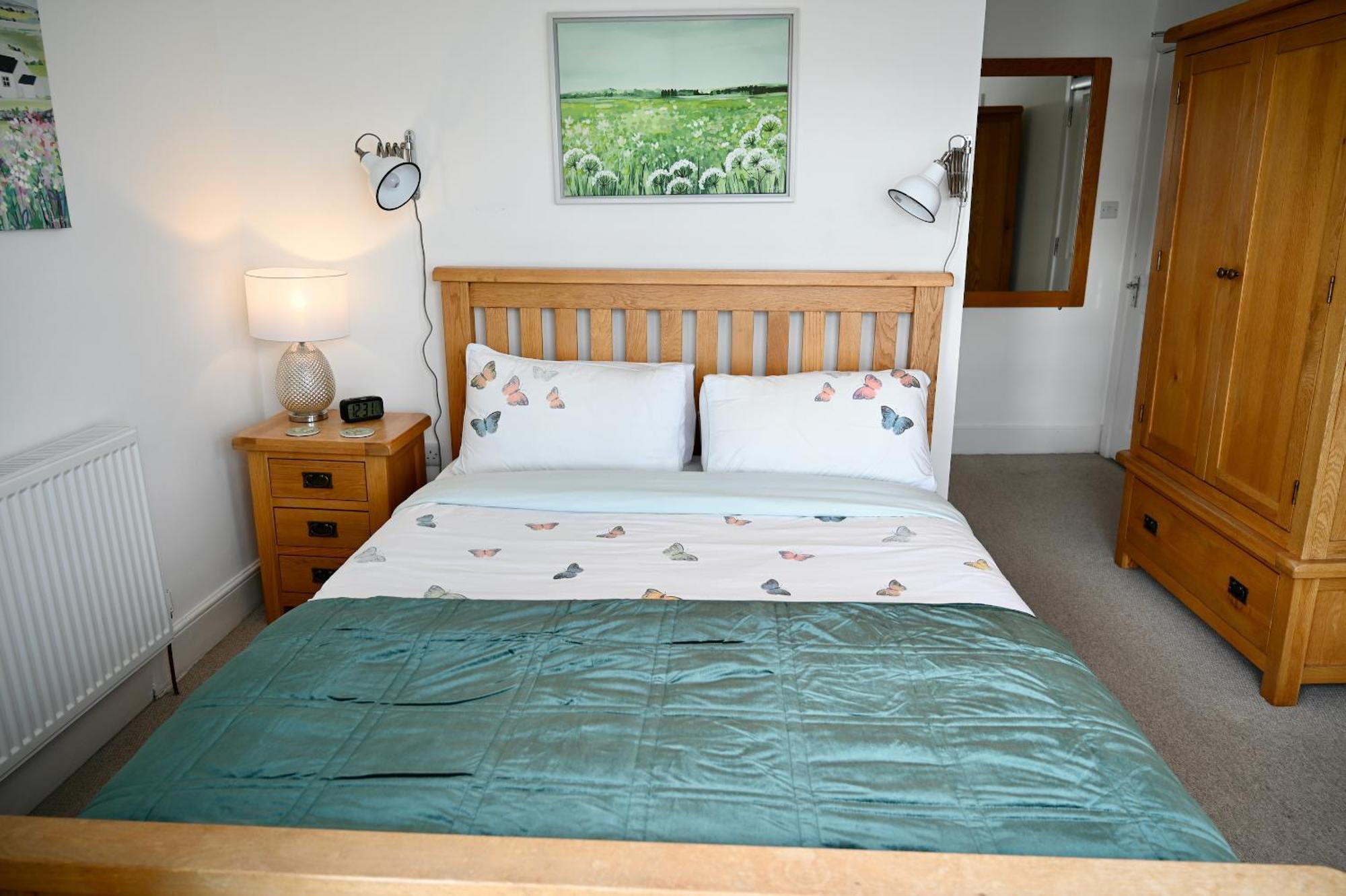 Bay View, Sleeps 18, 7 Bedrooms, 7 Bathrooms, Seafront, Criccieth