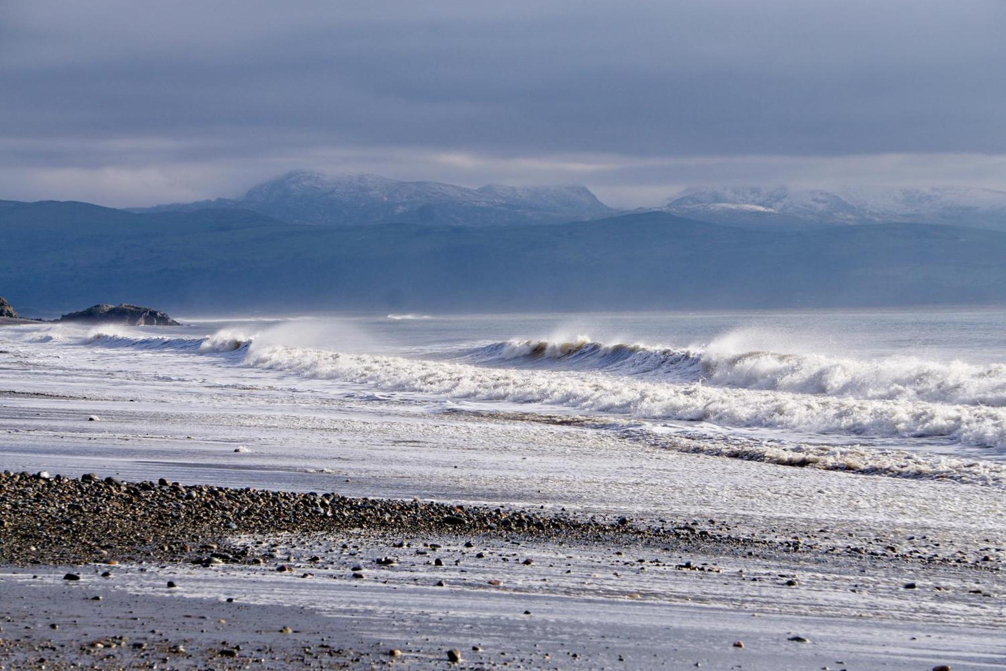 Bay View, Sleeps 18, 7 Bedrooms, 7 Bathrooms, Seafront, Holiday home Criccieth