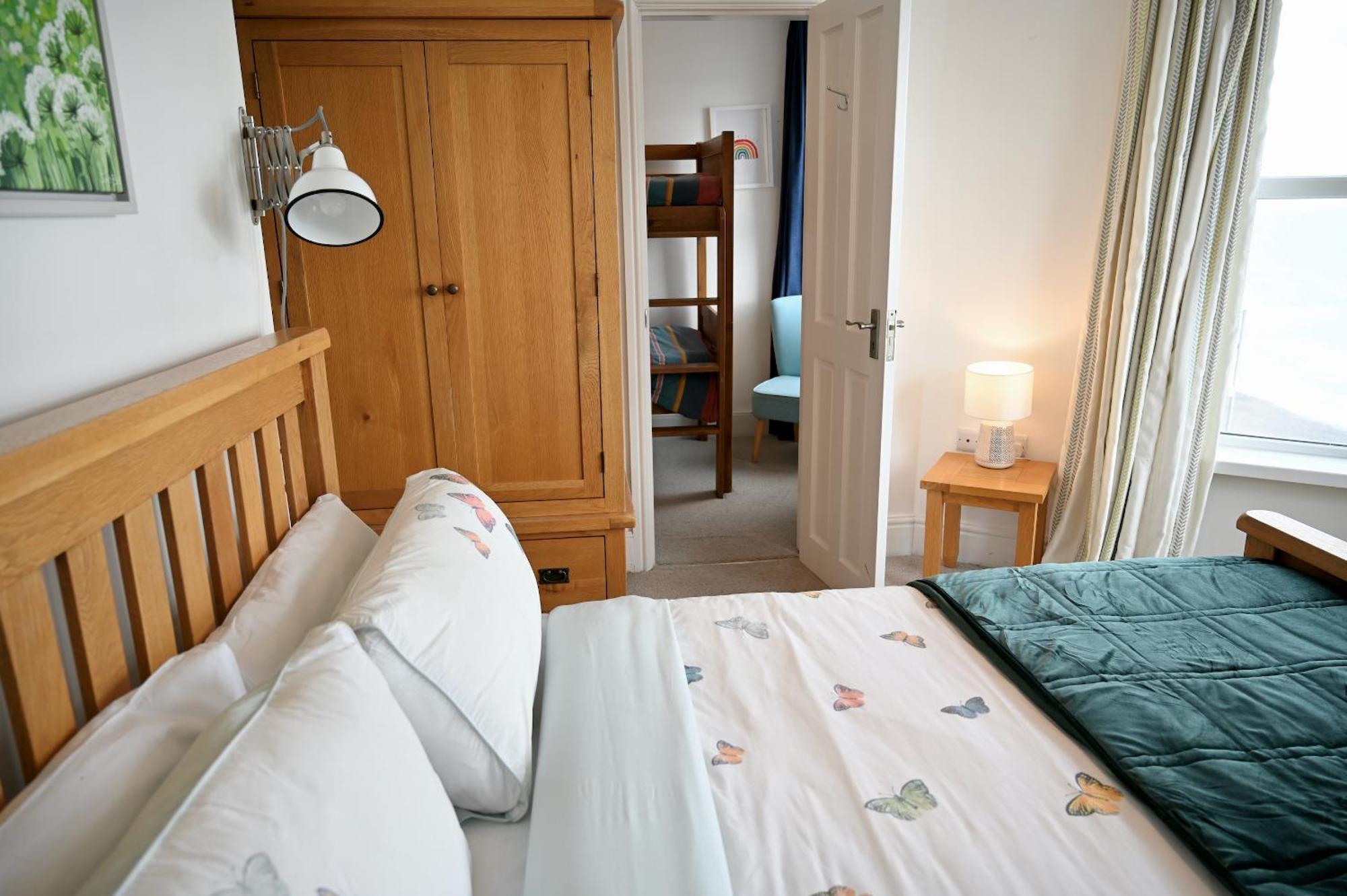 Bay View, Sleeps 18, 7 Bedrooms, 7 Bathrooms, Seafront, *