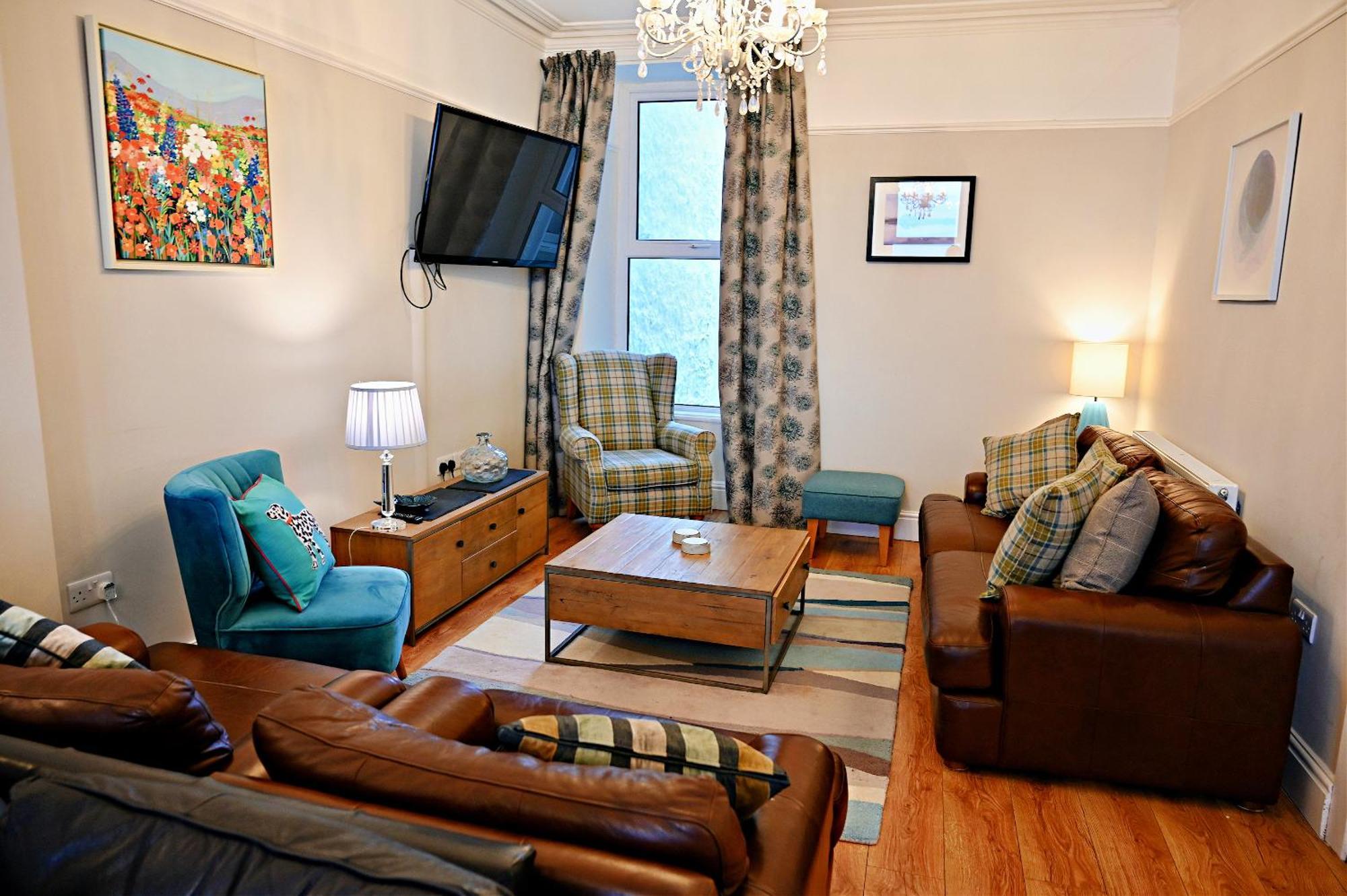 Bay View, Sleeps 18, 7 Bedrooms, 7 Bathrooms, Seafront, *