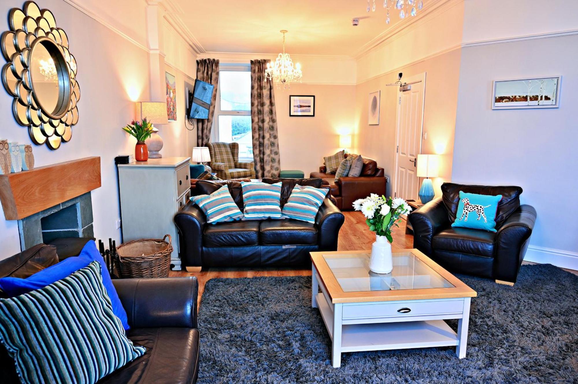 Bay View, Sleeps 18, 7 Bedrooms, 7 Bathrooms, Seafront, Holiday home Criccieth