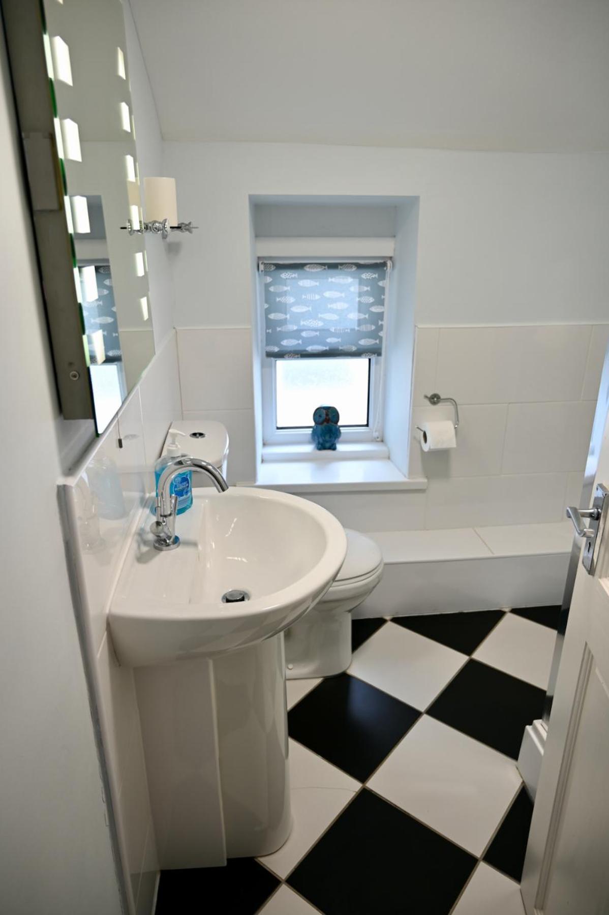 Bay View, Sleeps 18, 7 Bedrooms, 7 Bathrooms, Seafront, *