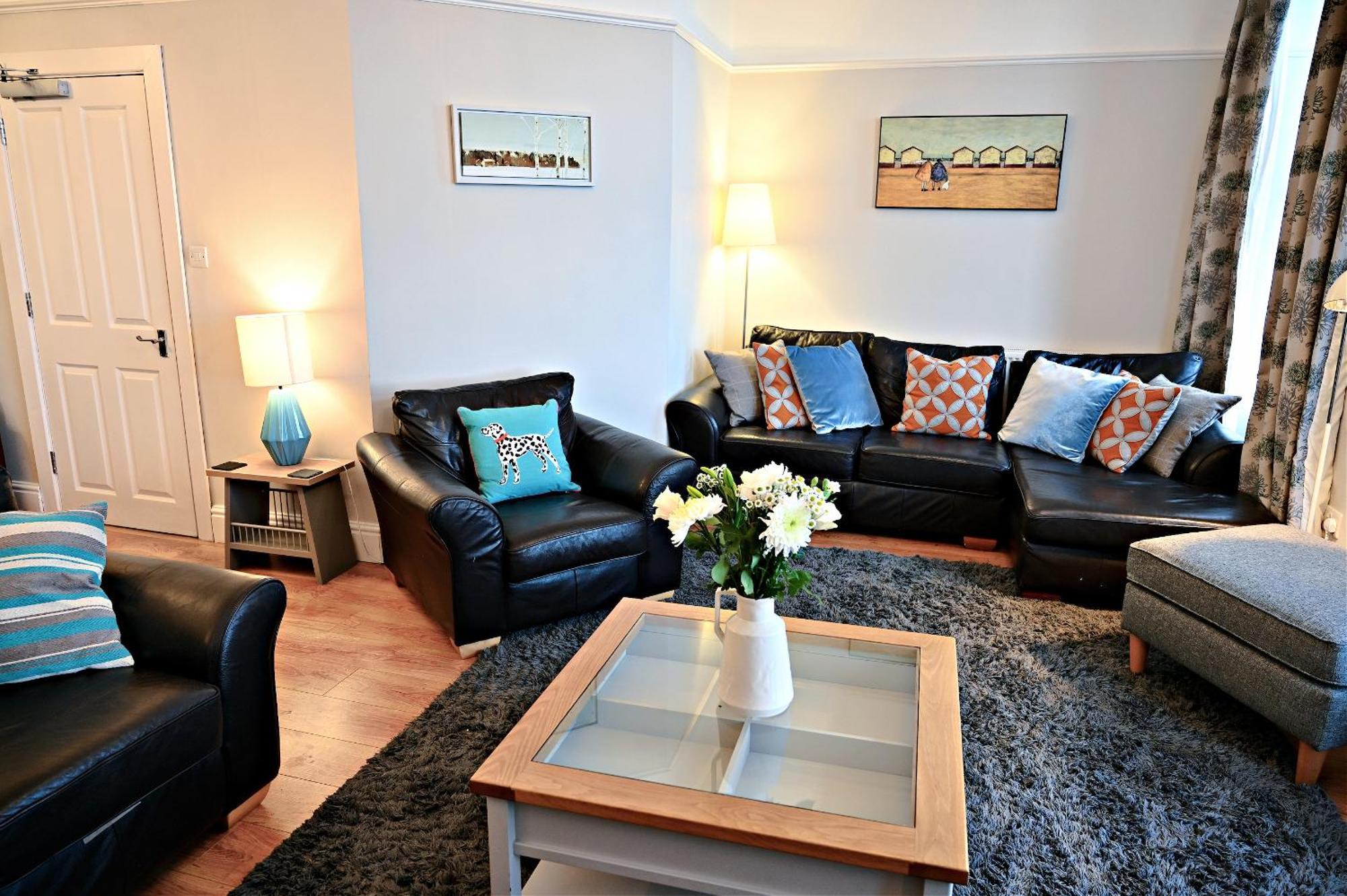 Bay View, Sleeps 18, 7 Bedrooms, 7 Bathrooms, Seafront, Holiday home *