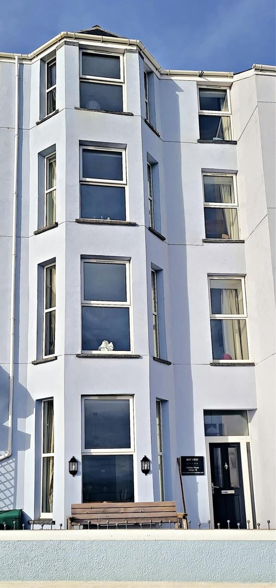 Bay View, Sleeps 18, 7 Bedrooms, 7 Bathrooms, Seafront,