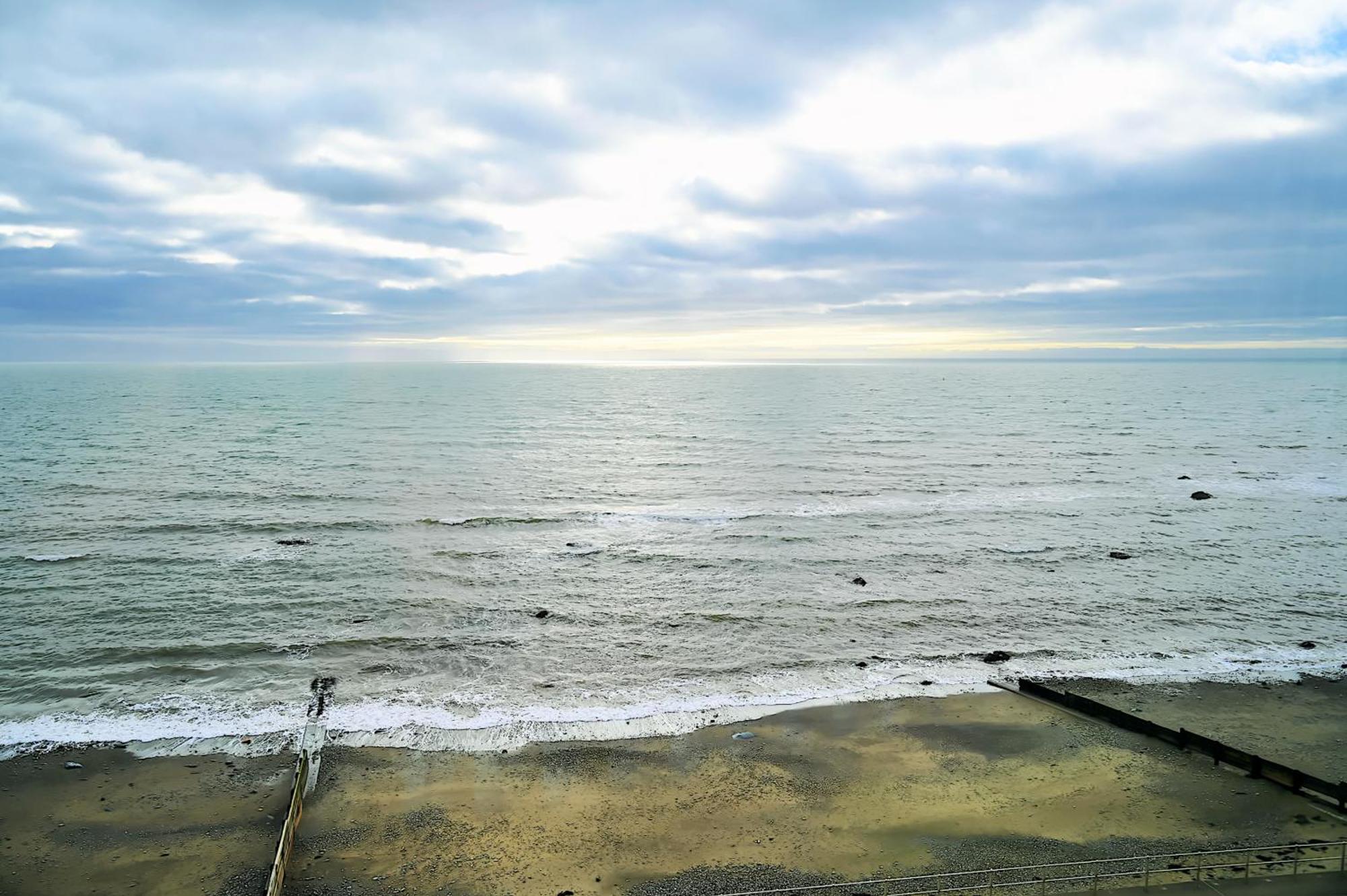 Bay View, Sleeps 18, 7 Bedrooms, 7 Bathrooms, Seafront, Criccieth
