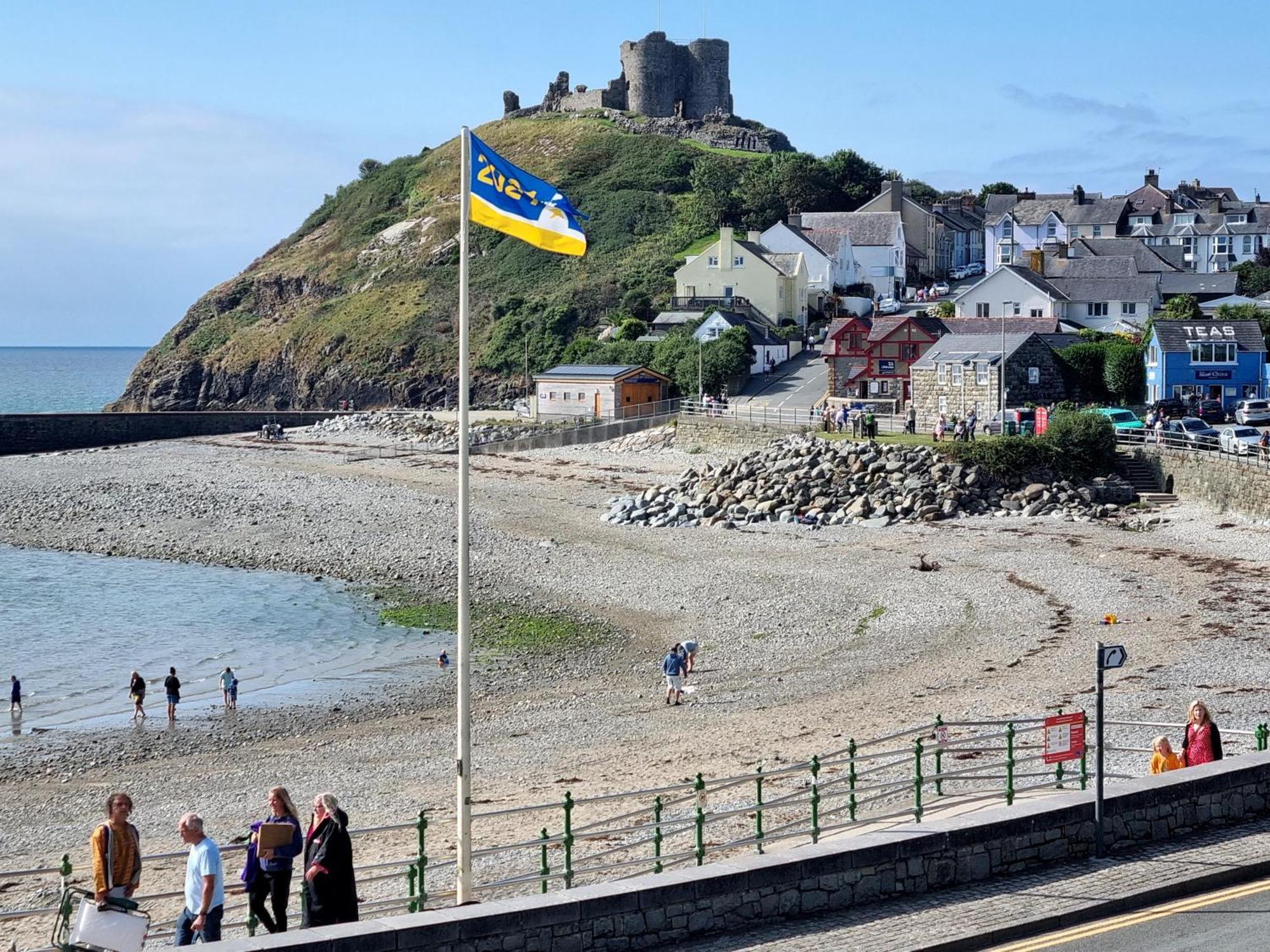 Bay View, Sleeps 18, 7 Bedrooms, 7 Bathrooms, Seafront,